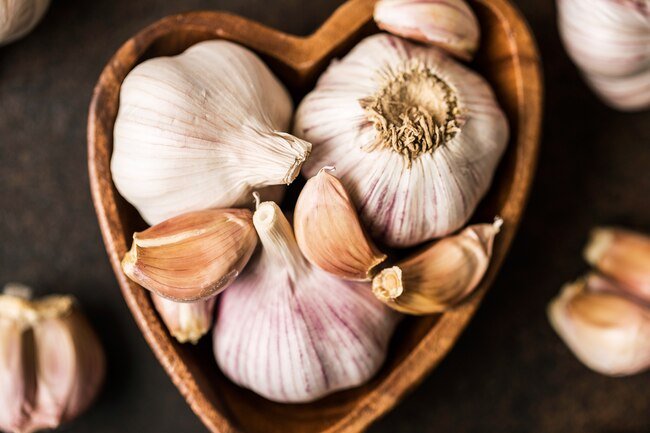1800ss thinkstock rf garlic in bowlwebmd